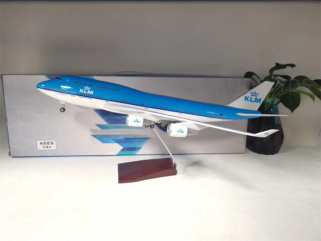 klm-airlines-machine-de-moulage-sous-pression-a-lumiere-led-47cm-echelle-1-150-modele-d'avion-boeing-747-collectee-en-cadeau-par-les-amateurs-d'aviation