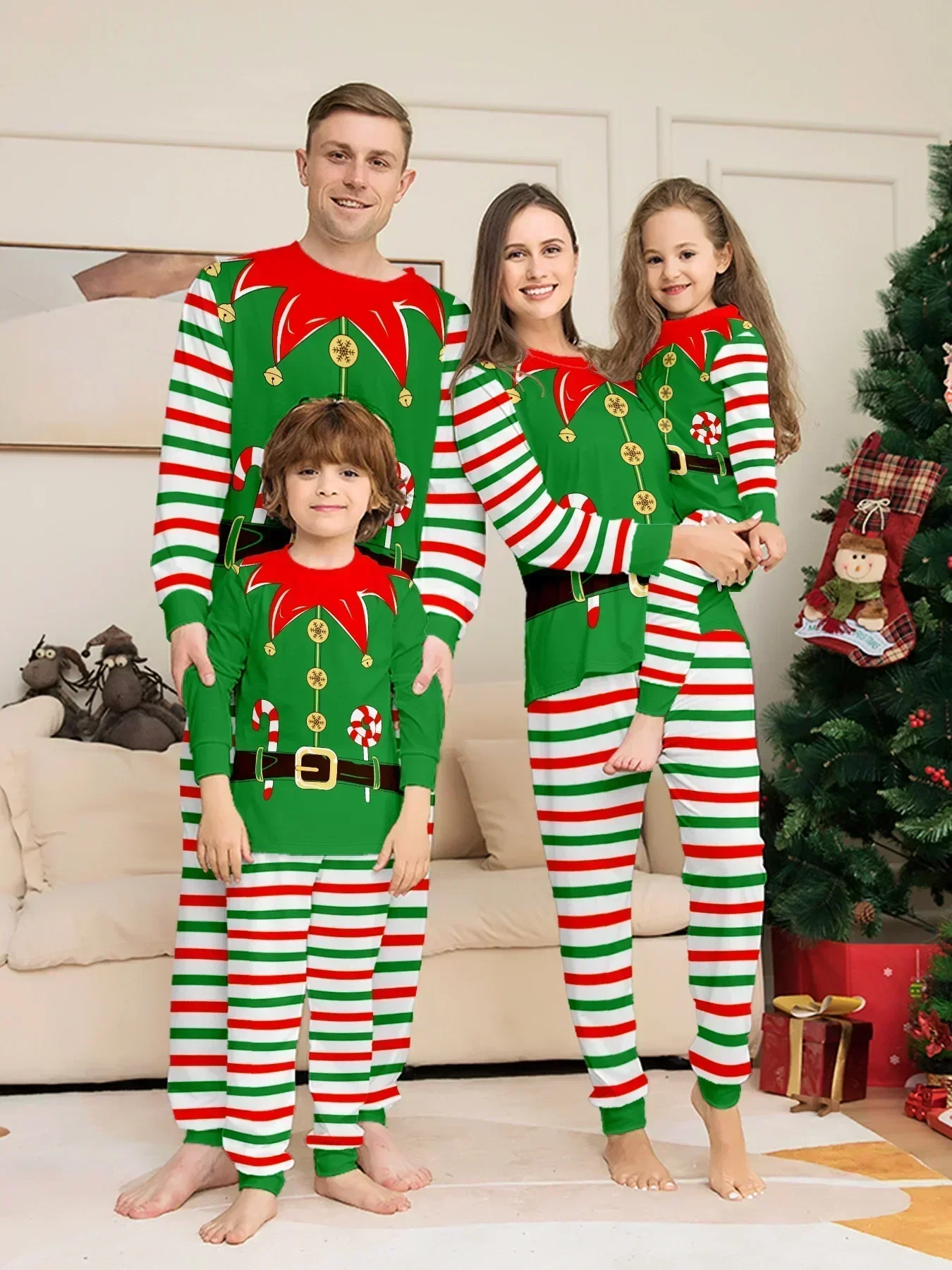 

2025 New Mom Daughter Dad Son Matching Outfits Cartoon Print Christmas Family Clothing Set Baby Dog Romper Cute Xmas Look Pyjama