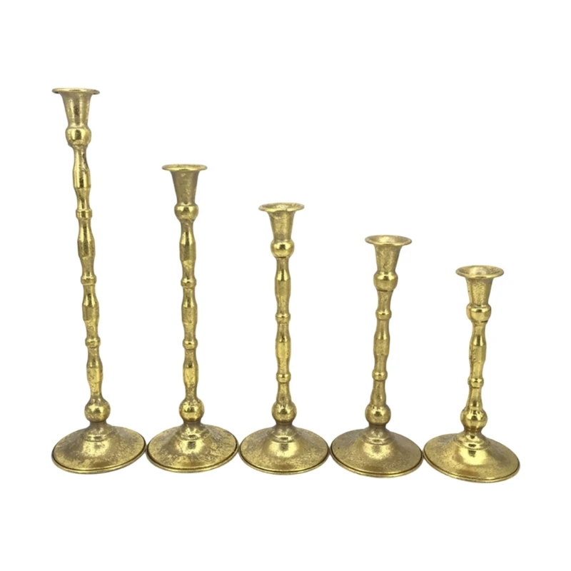 Antiker goldener Kerzenständer mit Eisenkonstruktion für Esstische, Regaldisplays und Standardöffnung von 2,1 für den – Detail 1