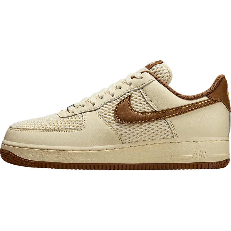 حذاء رياضي شبكي كلاسيكي رياضي للرجال من Nike Air Force 1 IB7719-113