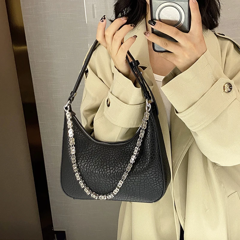 Hot Selling Small Bag Women 2024 Autumn/winter New Niche Design Messenger Bag Shoulder Bag Armpit Bag Bucket Bag