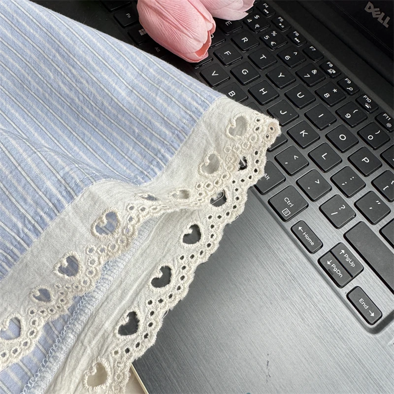 Branco gola alta retalhos camisa listrada azul para mulheres amor oco para fora bordado rendas soltas camisas de algodão de manga curta