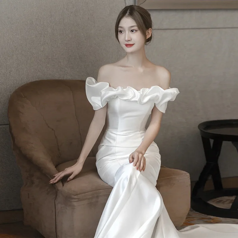 One-word shoulder wedding dress 2025 new bridal temperament waist fish tail thin satin welcome door veil