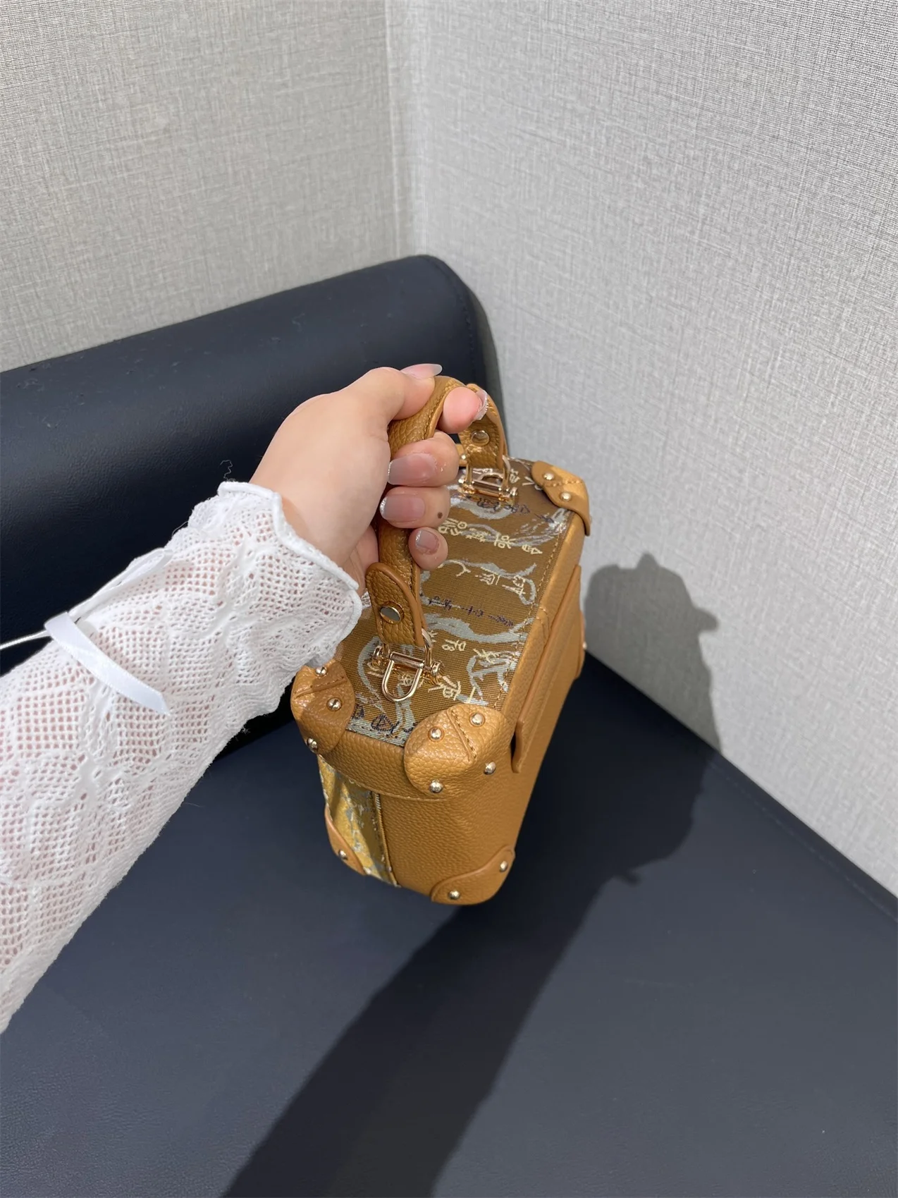 amiciyah-women's-embroidered-box-bag-fashion-luxury-handbag-crossbody-commuter-bag-vintage-style-pure-color-leather-handbag