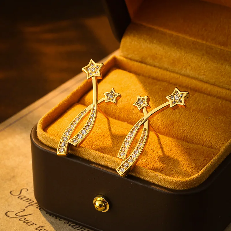 New model micro-set with zirconium star-shaped earrings with five points in S925 silver, a sweet accessory for your ears.