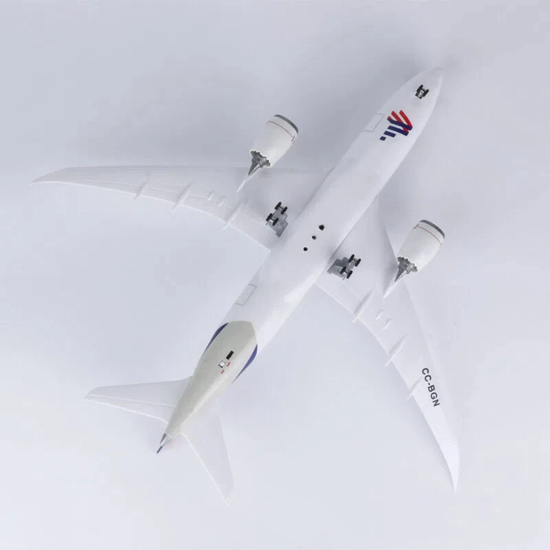 43cm Collectible Aircraft Chile LATAM B787 Diecast Resin Airplane Model Kit with Stand For Aviation Enthusiast Gift or Plane Toy