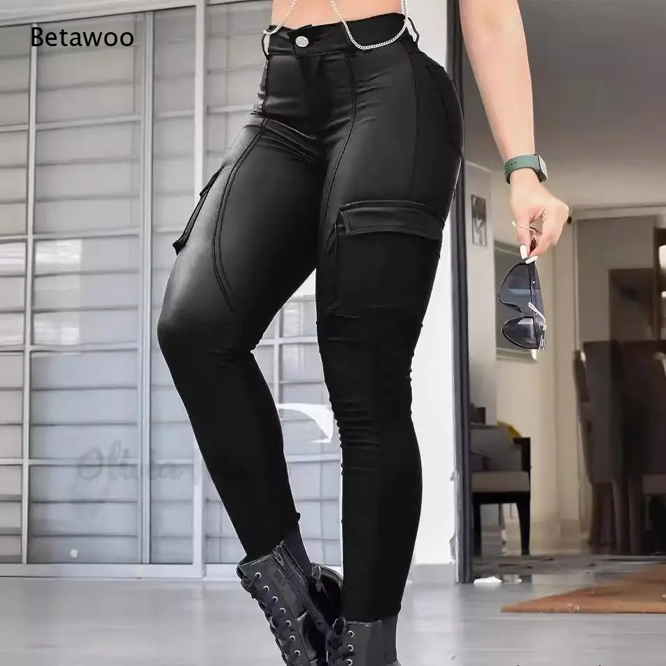Damen High-Waist Cargohose aus Kunstleder mit mehreren Taschen, schmal geschnitten, Stretch, Skinny-Hose