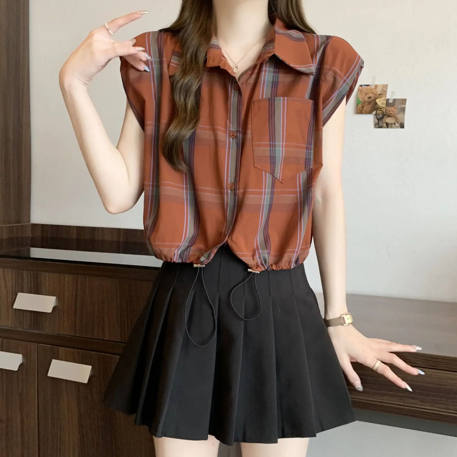 2024 New Vintage Casual Sleeveless Plaid Blouse Summer Fashion Shirring Turn-down Collar Shirts Ladies Fashion Buttons Top Tee