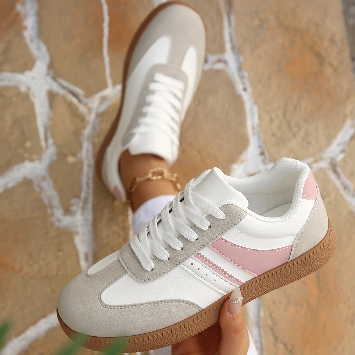 2026 Herbst Damenmode Wildleder-Sneaker mit Doppelschnallen-Metalldetails Leichte Atmungsaktive Bequeme Freizeitschuhe – Detail 7