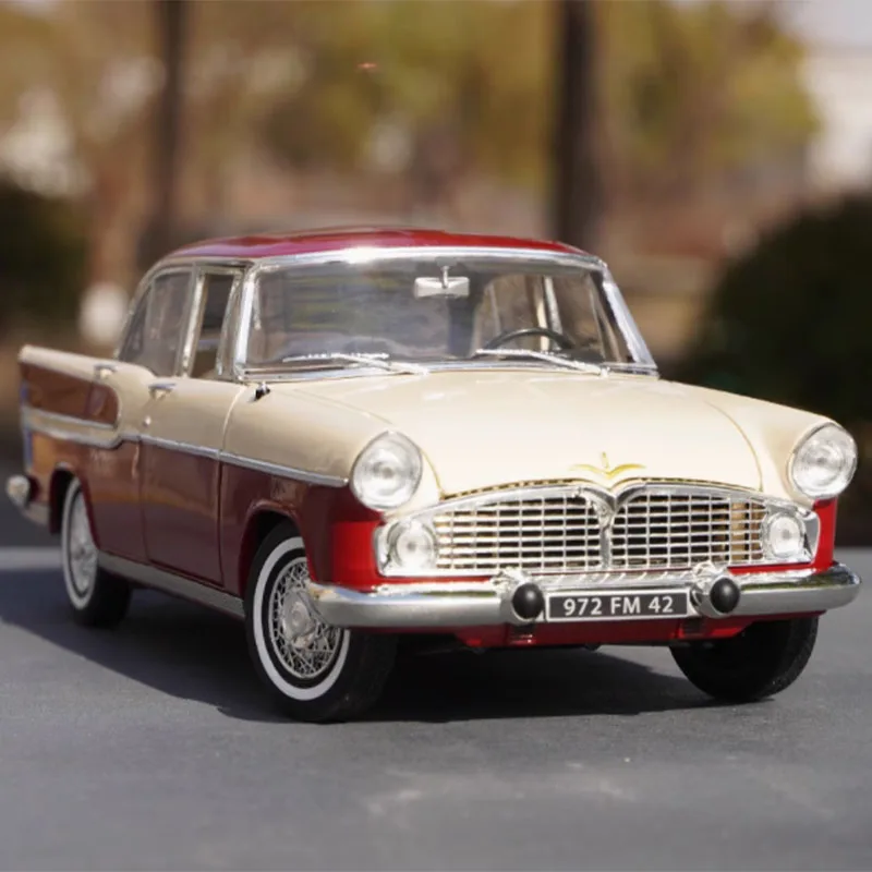 Diecast 1:18 Scale Simca Vedette Chambord Simulation Alloy Car Model Static Display Collectible Gift Toy Souvenir Decoration