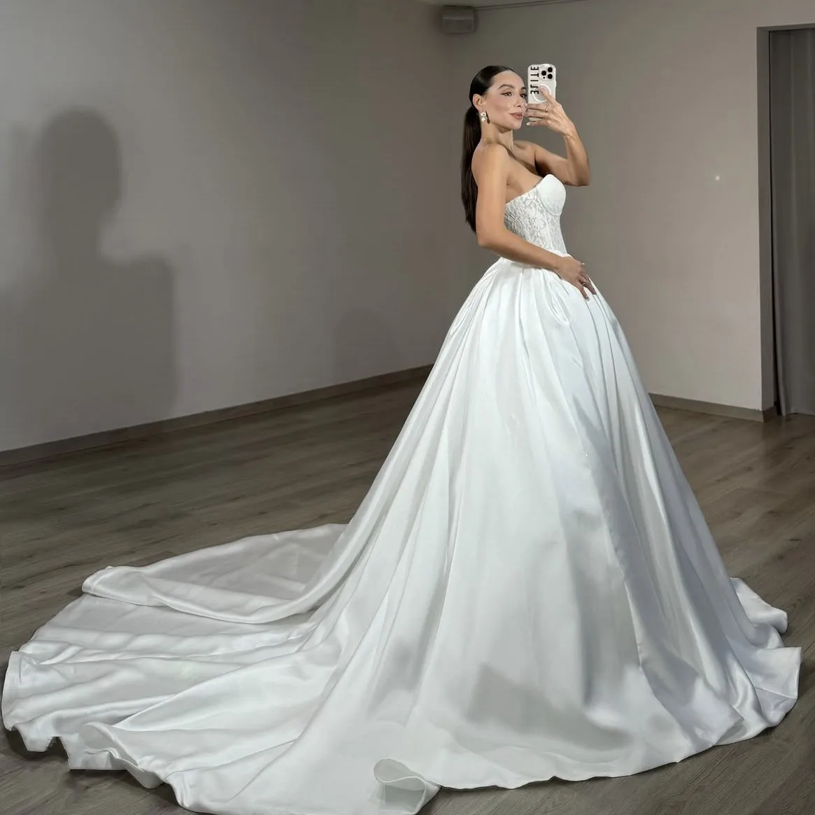 Lace Wedding Dresses Sweetheart Sleeveless High Quality Satin Wedding Dresses Lace Up Back Bridal Gowns vestido de noiva Fashion