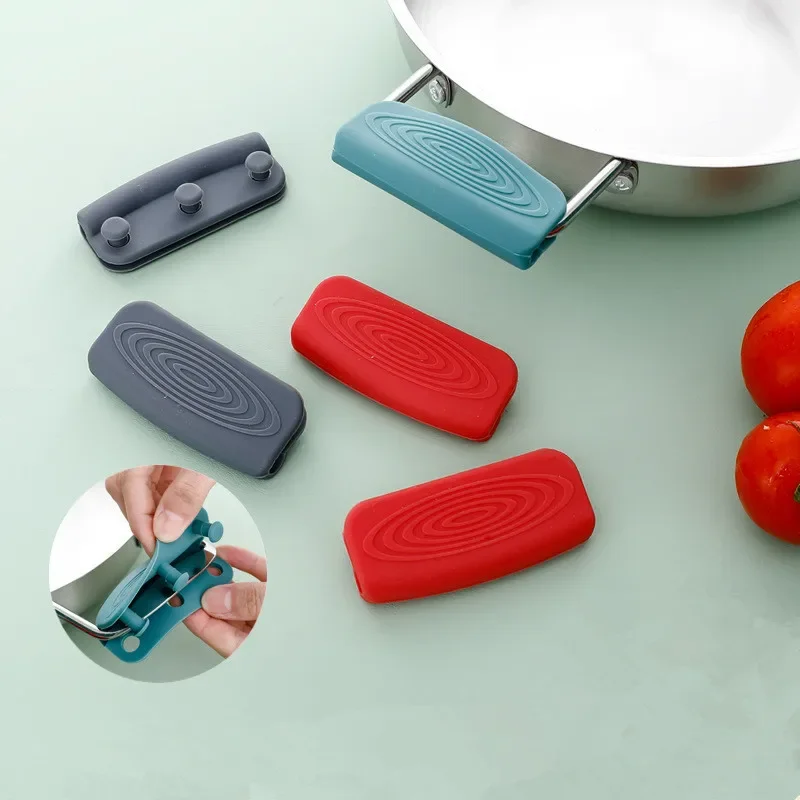 【セール中】2/8 シリコーンパンハンドルカバー断熱カバーポット耳クリップノンスリップ蒸し器キャセロールパンハンドルホルダーキッチンツール