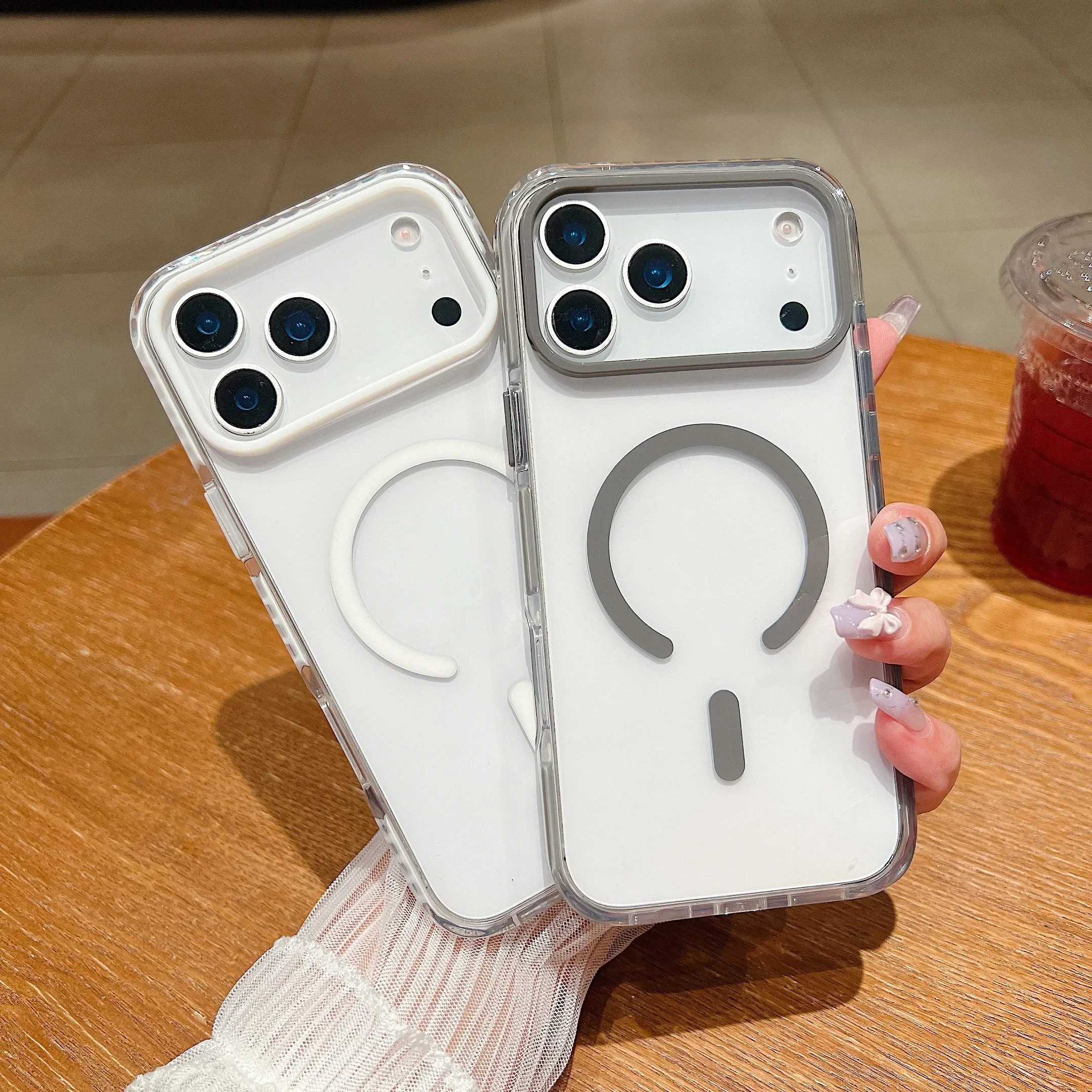 Custodia magnetica trasparente Fishion MagSafe per iPhone 17 Pro Max / Cover anti-impronte con ricarica wireless trasparente antiurto