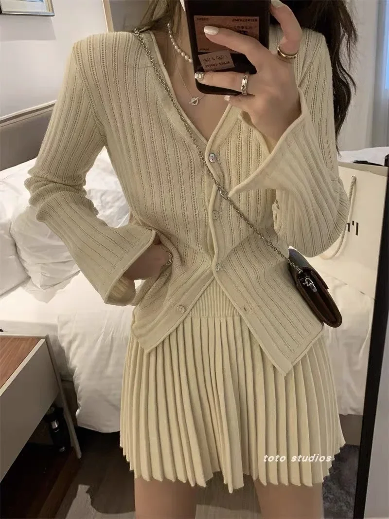 Knitted Sweater Suit Woman V-neck Single Breasted Cardigan + Short Pleated Skirt Autumn Winter Two-piece Skirts Set New Outifits