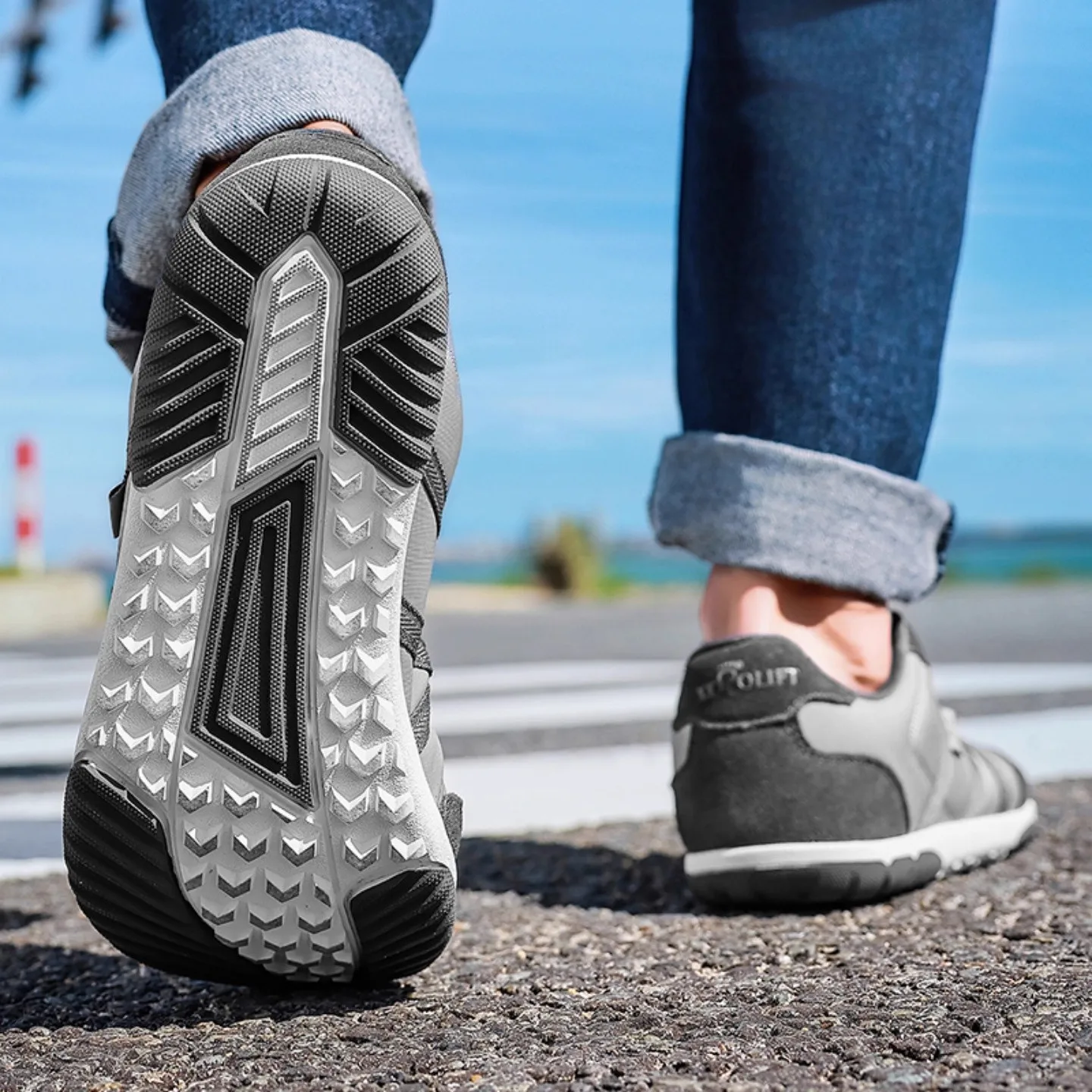 

2025 New Men's Lightweight Outdoor Sneakers Summer Casual Running Board Shoes Casual Women's Shoes