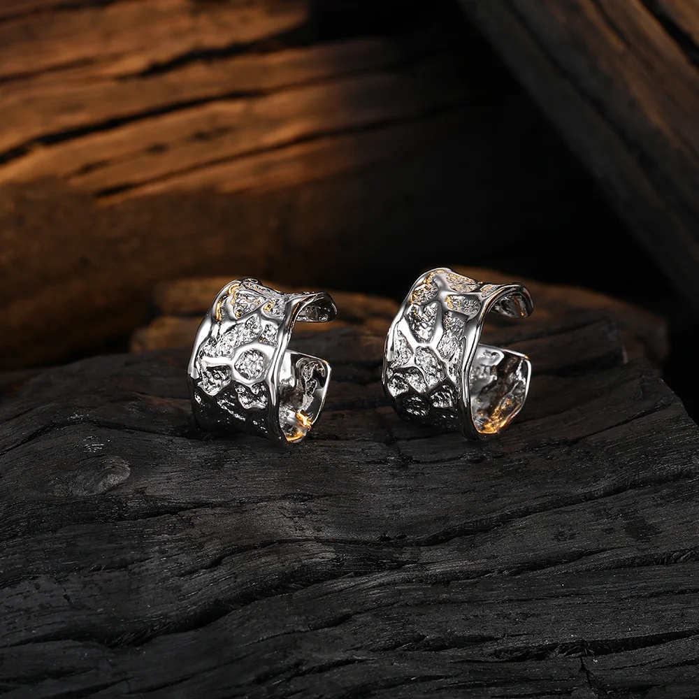 1 Paar minimalistische, unregelmäßige S925 Sterlingsilber-Ohrclips, texturierte, breite Ohrklemmen ohne Piercing, Silber 925 Ohrknochen-Schmuck, Huggies