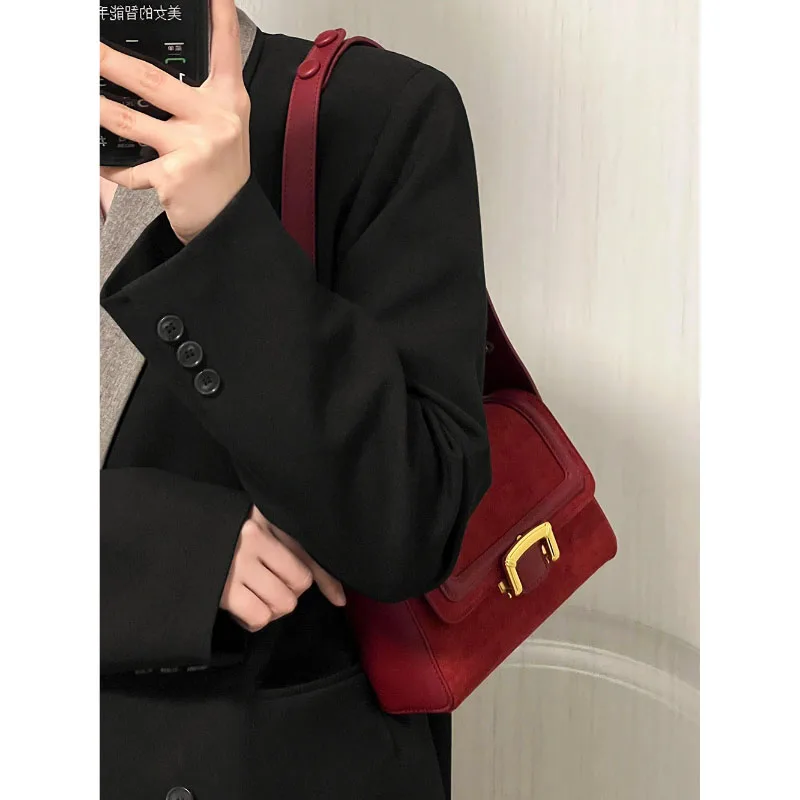 Light Luxury High-Grade Sense Velvet Handbag Red Festive Bridal Wedding Bag 2023 Women\'s New Retro Simple Underarm Shoulder Bag