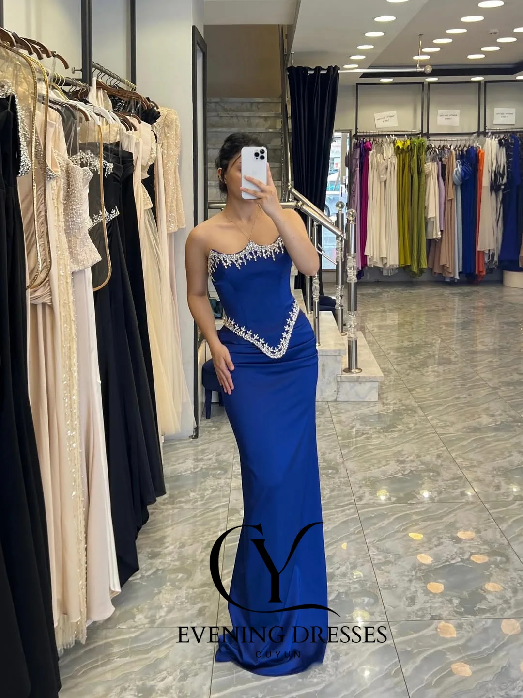 فستان سهرة نسائي فاخر باللون الأزرق الملكي من CUYUN مع خرز مخصص أنيق بدون حمالات لحفلات أعياد الميلاد وحفلات التخرج مناسبة خاصة