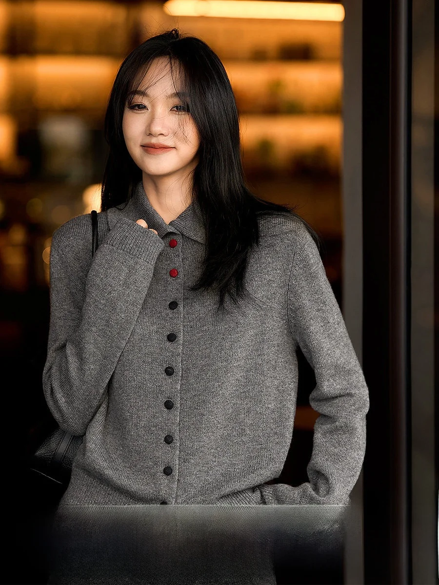 

Уютный вязаный кардиган Xiao Han из шерсти и кашемира с отложным воротником, мягкий, повседневный, с длинными рукавами, для женщин