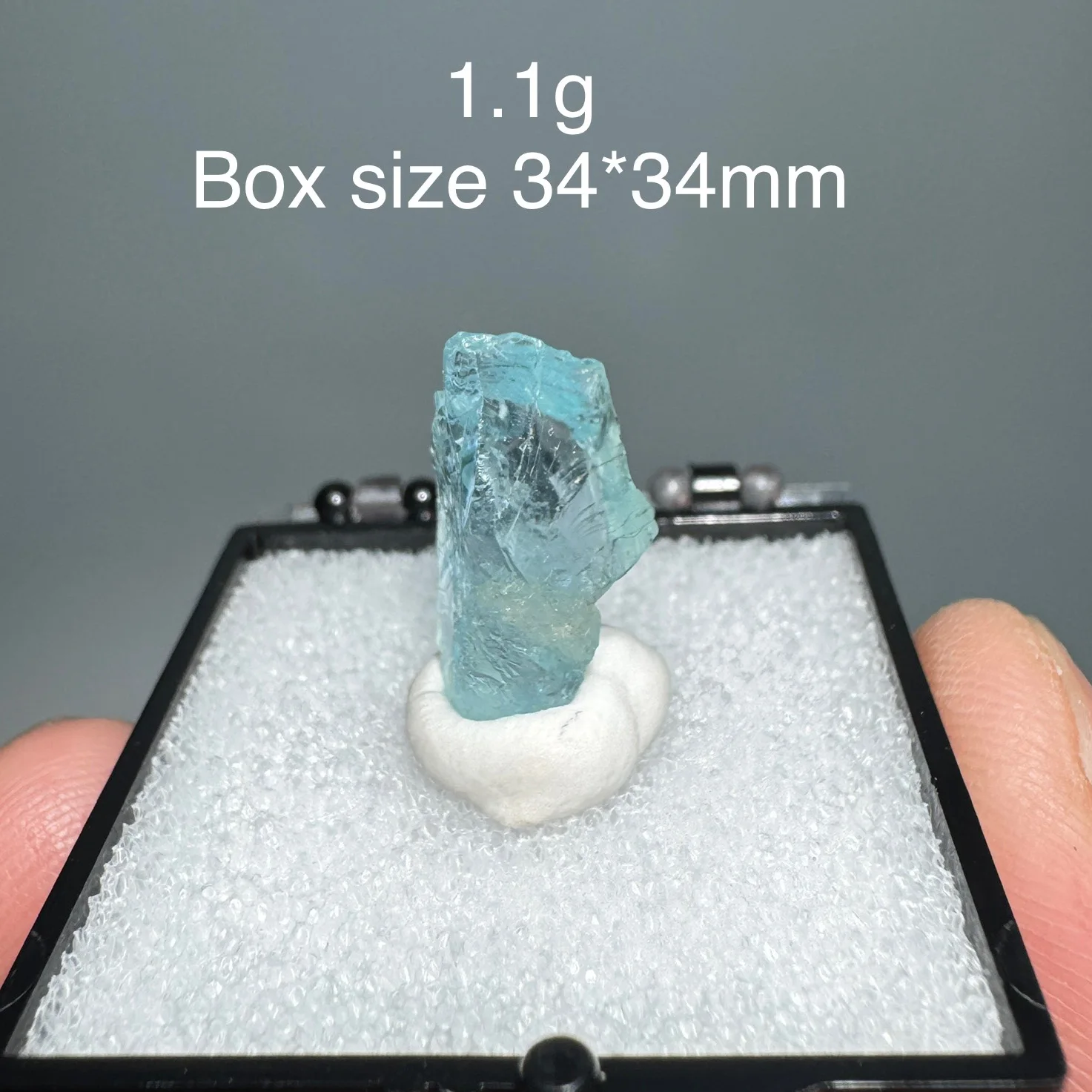 Natural Madagascar Aquamarine Mineral Specimen Crystal Quartz Healing Stone Home Decor Box Size 34X34mm