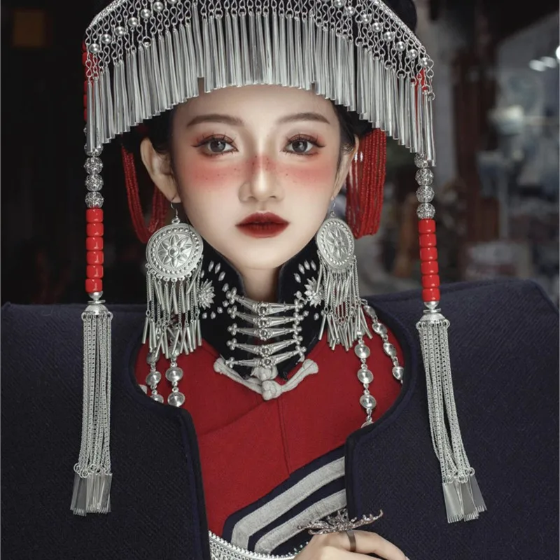 Roupas bordadas de algodão e linho resistentes para shows em uma grande versão de fantasia com fotografia de viagens em estilo étnico