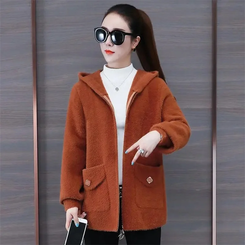 2023 New Autumn/Winter Fashion Temperament Mink Fleece Hooded Short Coat Women\'s Top Small Versatile Outer Coat Female