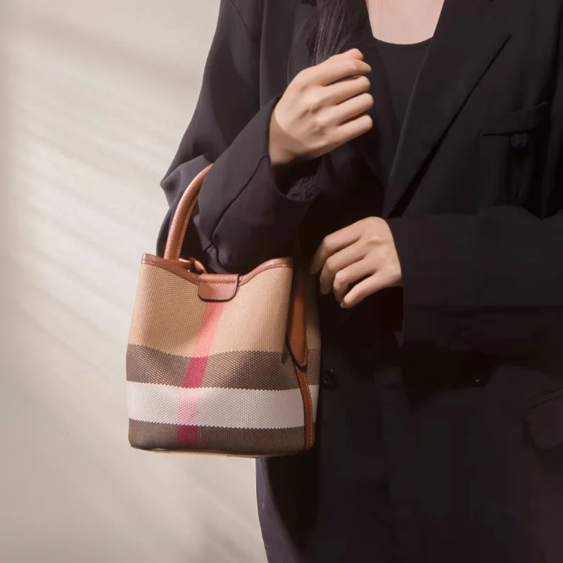 Chic All-match Plaid Bucket Mommy Handbag Women 2026 Premium Design Daily Crossbody Shoulder Purse