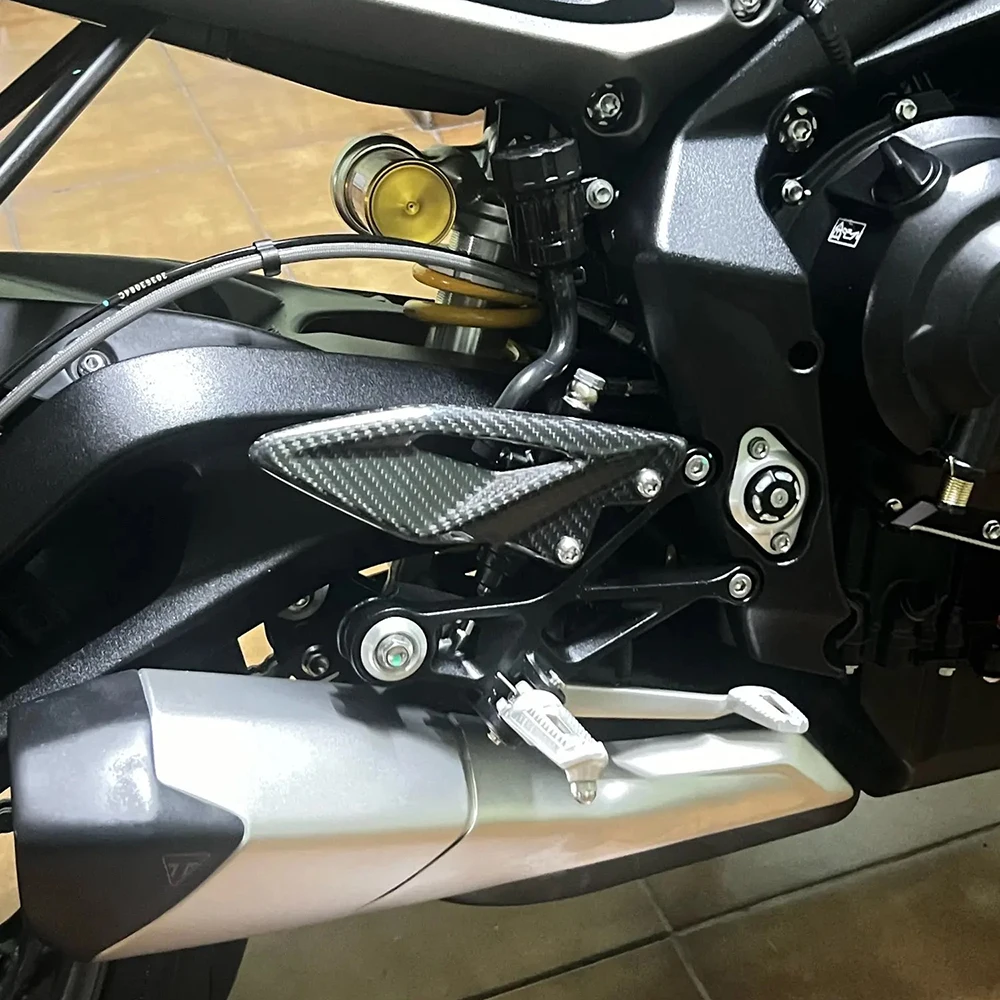 Plaques de protection de talon de moto en fibre de carbone sèche pure, repose-pieds pour Triumph Street Triple 660, 765 R RS, 2016-2021, 2022