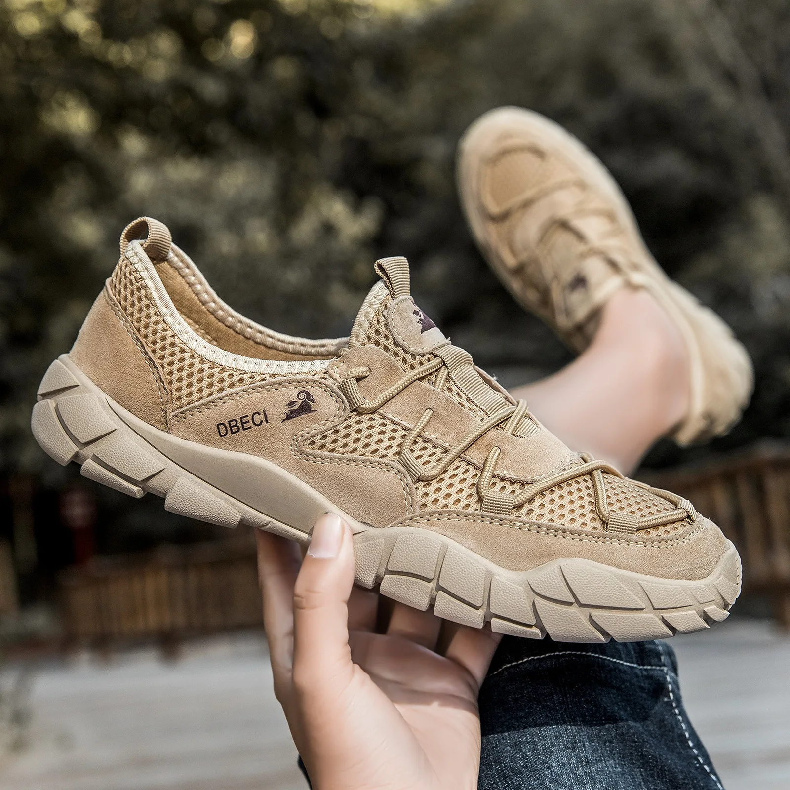 

High-quality Comfortable Mountaineering Shoes Men Breathable Hiking Sneakers Low-top Outdoor Durable Anti-slip Casual Men Shoes