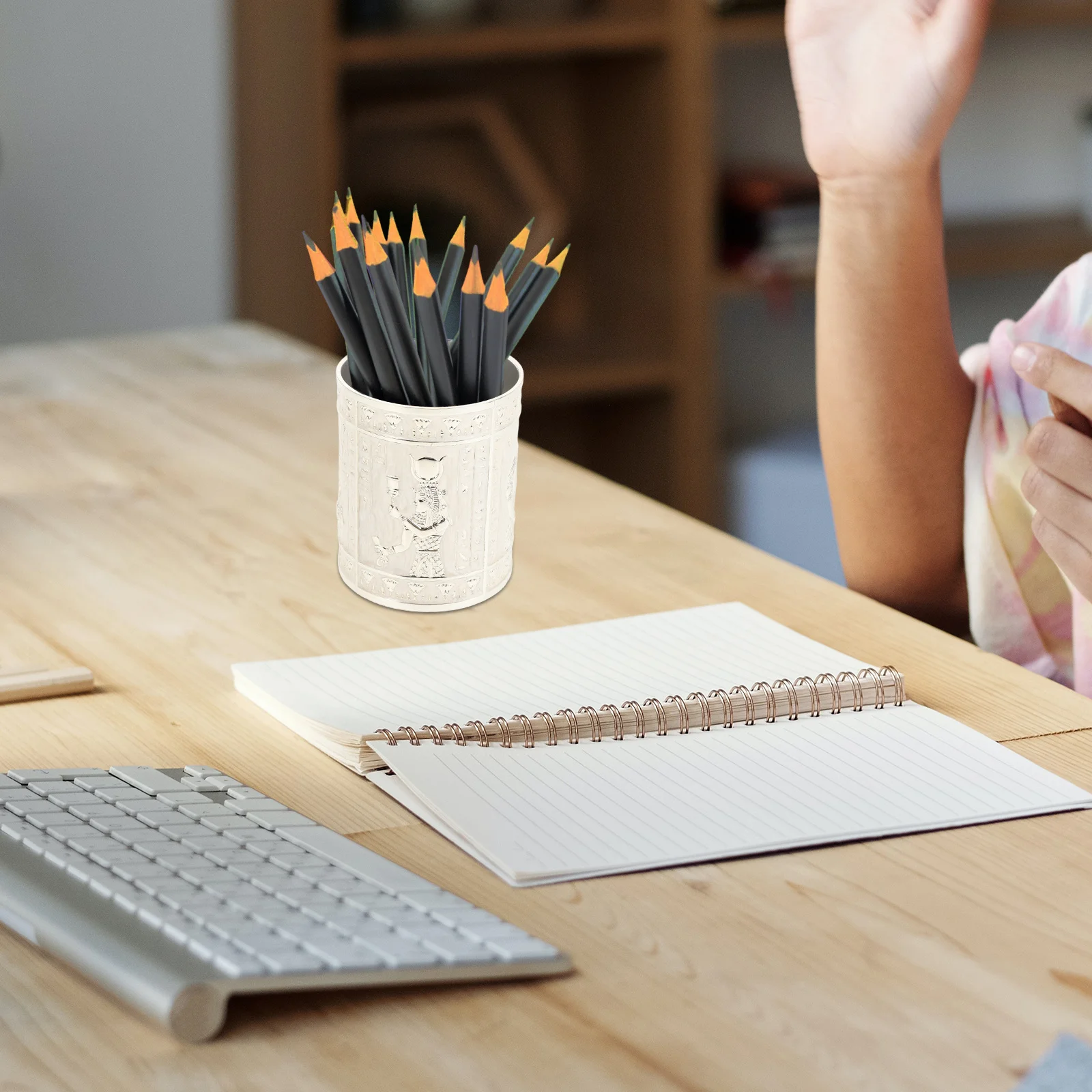 

1Pcs Egyptian Statue Pen Holder Vintage Retro Style Desktop Pen Organizer for Office Study Room Brush Container