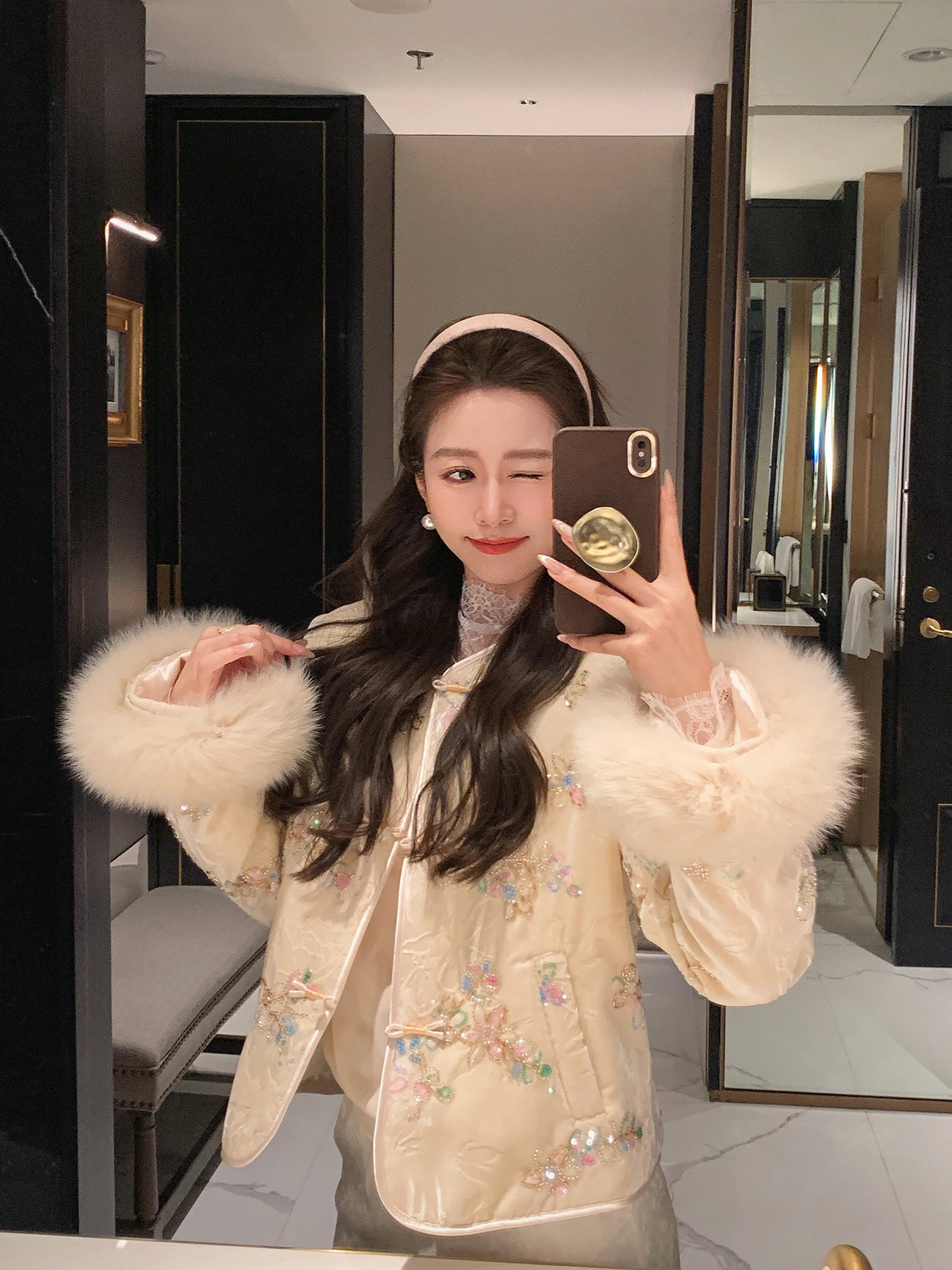 

New Chinese Sle Embroidered Women's down Jaet Faionable Winter Outerwear Pearl Decorated Traditional National Trend