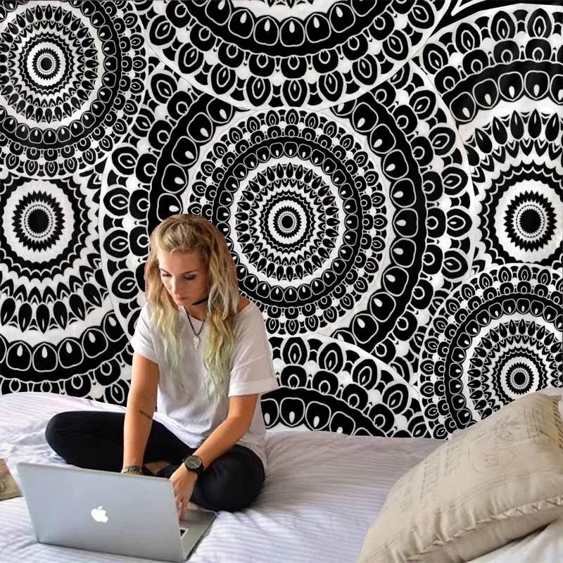 Mandala in bianco e nero arazzo appeso a parete Boho decorazione della parete di casa psichedelico Hippie estetica Room Decor Yoga Mat Beach Mat