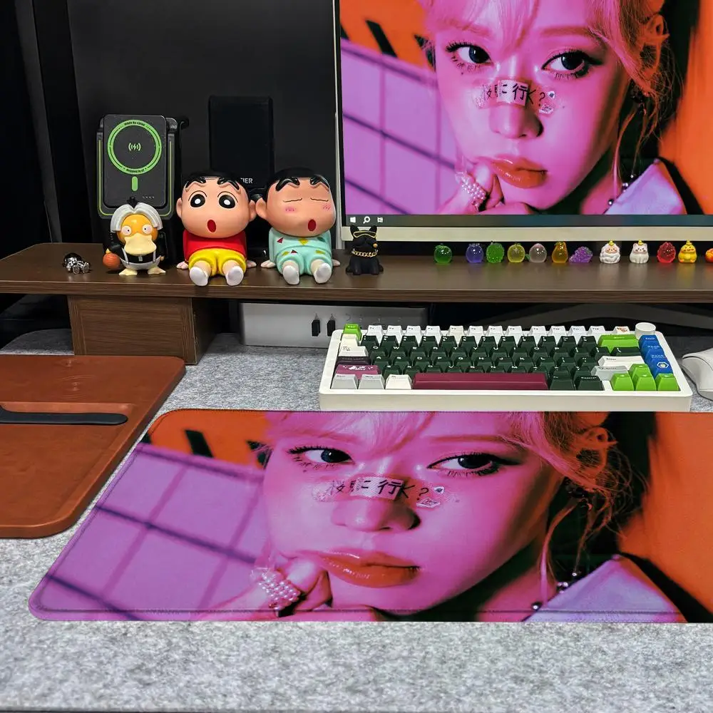 Alfombrilla de ratón KPOP Aespas de invierno Xxl, alfombrilla de ratón de gran tamaño para ordenador, alfombrilla antideslizante para teclado de jugador, alfombrilla de escritorio HD con diseño artístico de 90x40cm