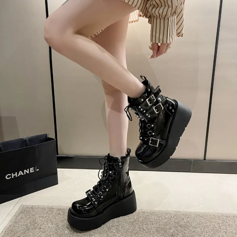 New Platform Boots Women Fashion Patent Leather Ankle Boots New Autumn Winter Punk Metal Chain Short Boots Motocycle Boots