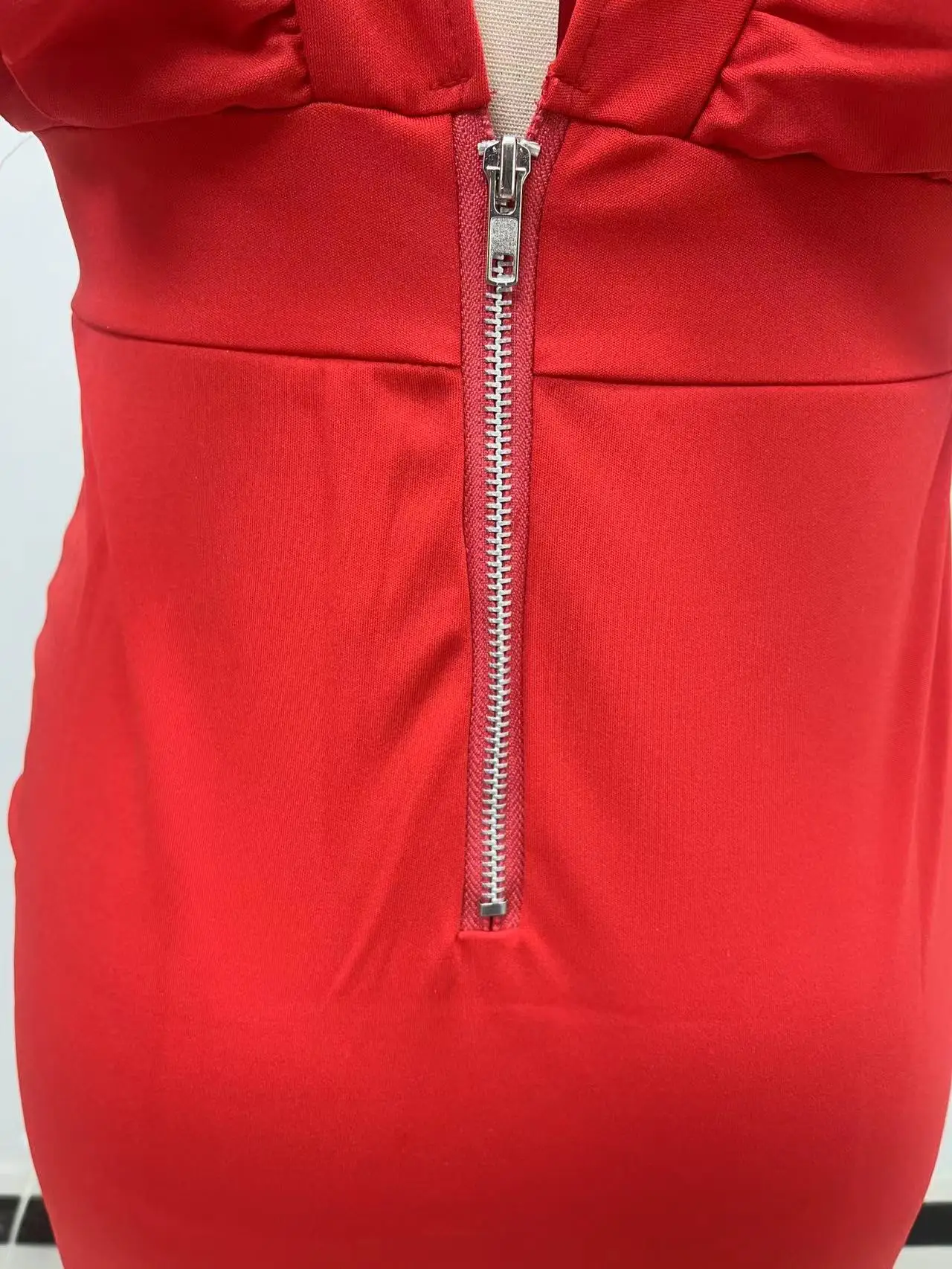 European and American women\'s solid color deep V-neck pleated wooden ear edge club mini dress