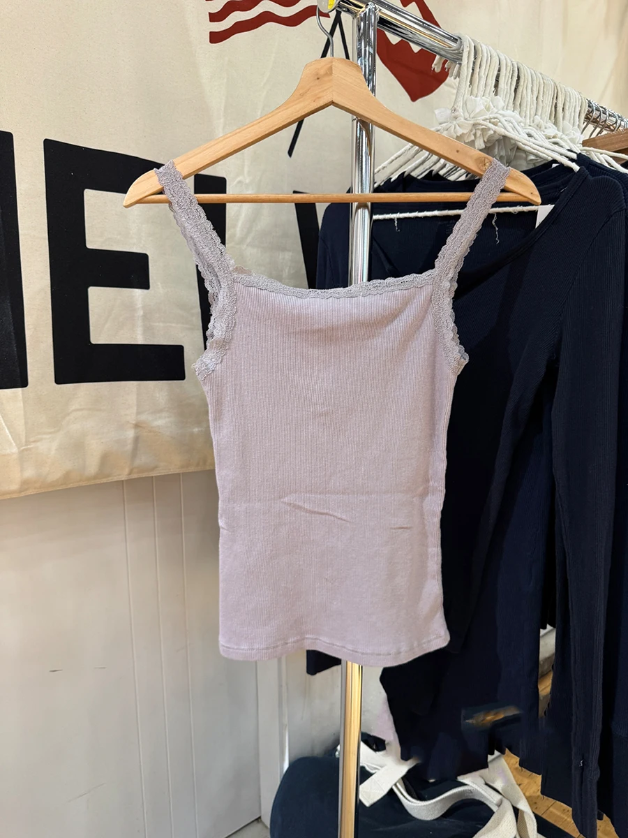 Camiseta sin mangas acanalada con ribete de encaje púrpura para mujer, novedad de verano, camisola básica ajustada de tres botones, Tops cortos sencillos e informales sin mangas Y2k