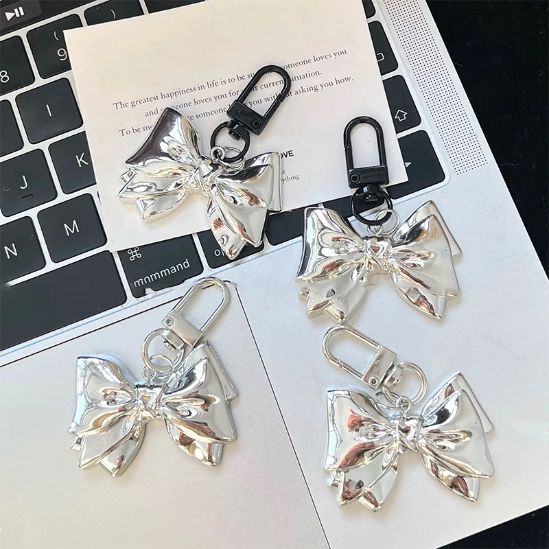 

Silver Butterfly Knot Keychain Black Buckle Big Bow Tie Keyring Pendant For Women Couple Backpack Pendant Car Charm Keyring Gift