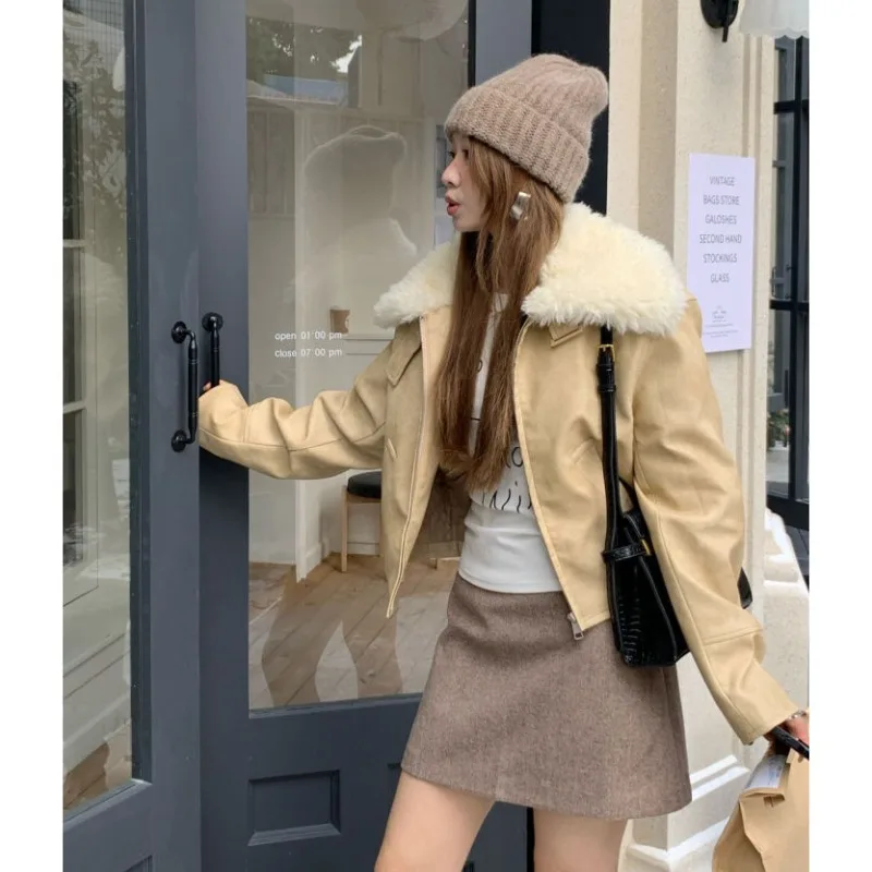 2025 New Style American Retro Style Lamb Wool Large Lapel Solid Color Quilted Motorcycle Jacket Slim Short Thick Leather Coat