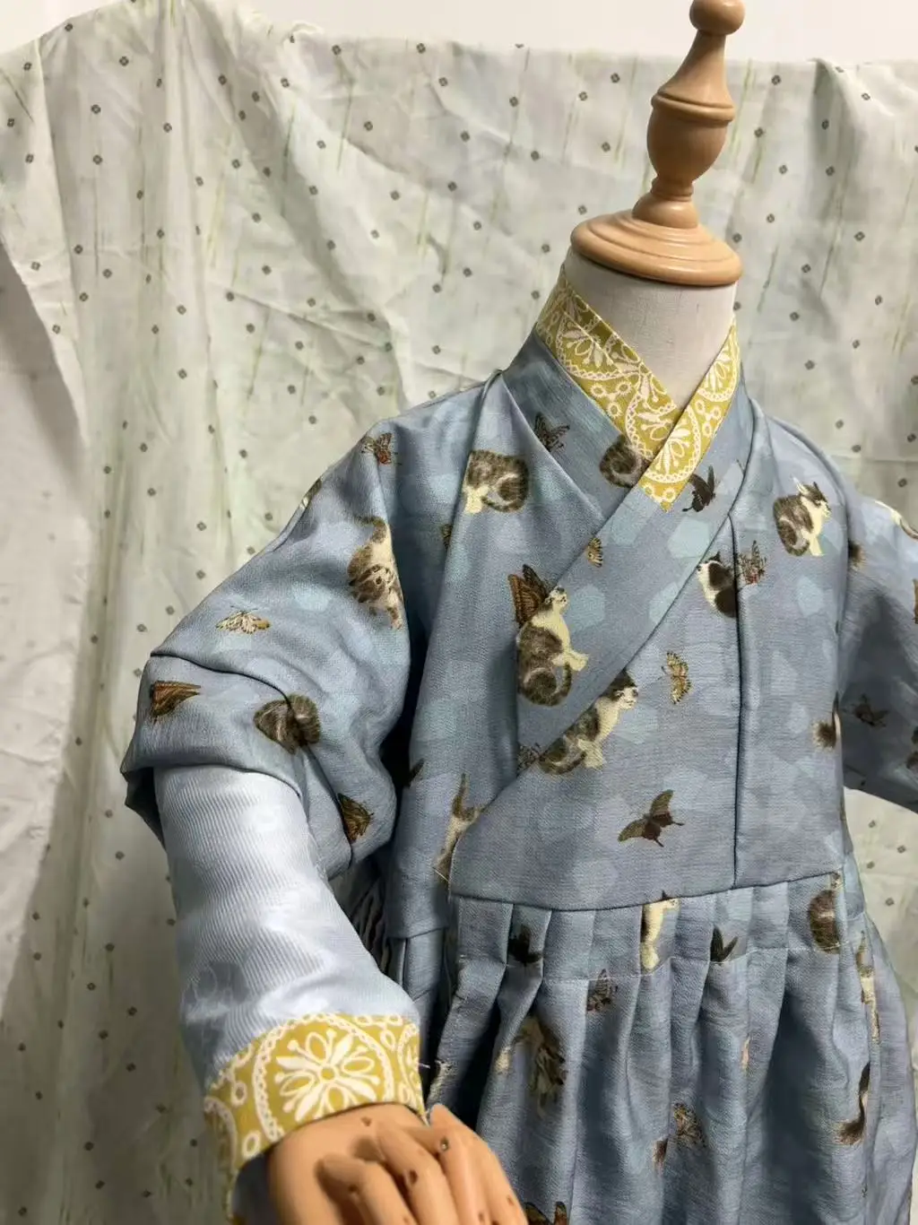 

Детская традиционная китайская одежда Ханьфу свободного кроя с желтым цветочным принтом и воротником-стойкой, новый стиль, дизайн в стиле династии Мин