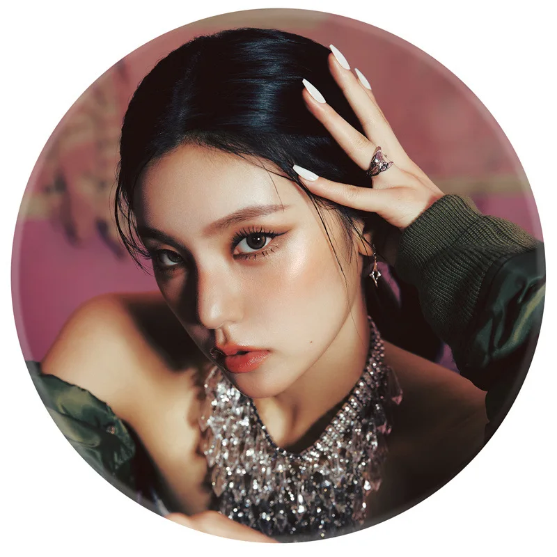 KPOP ITZY New Tinplate Round Badge YEJI LIA YUNA Small Round Mirror Key Chain Pendant RyuJin YEJUN ChaerYeong Fans Collections