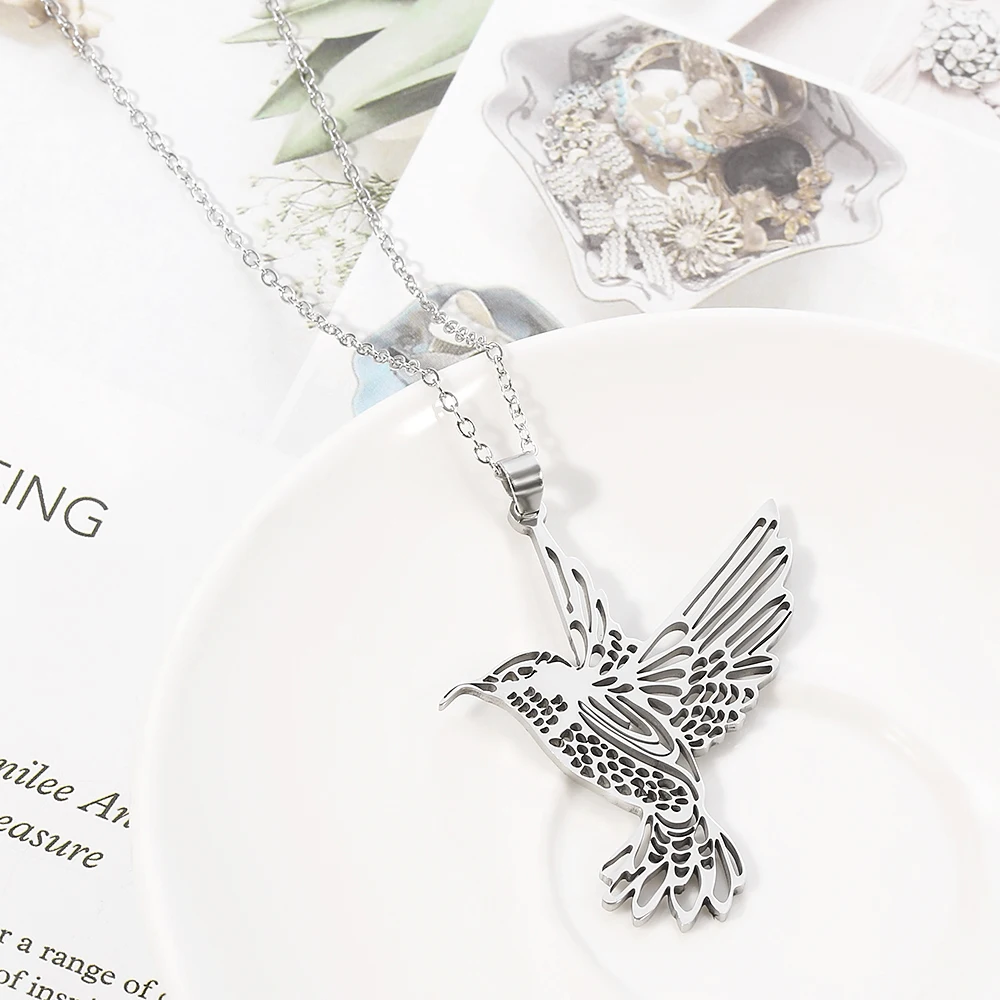 1pc Stainless steel hummingbird pendant clavicle chain ins female short bird swallow simple necklace