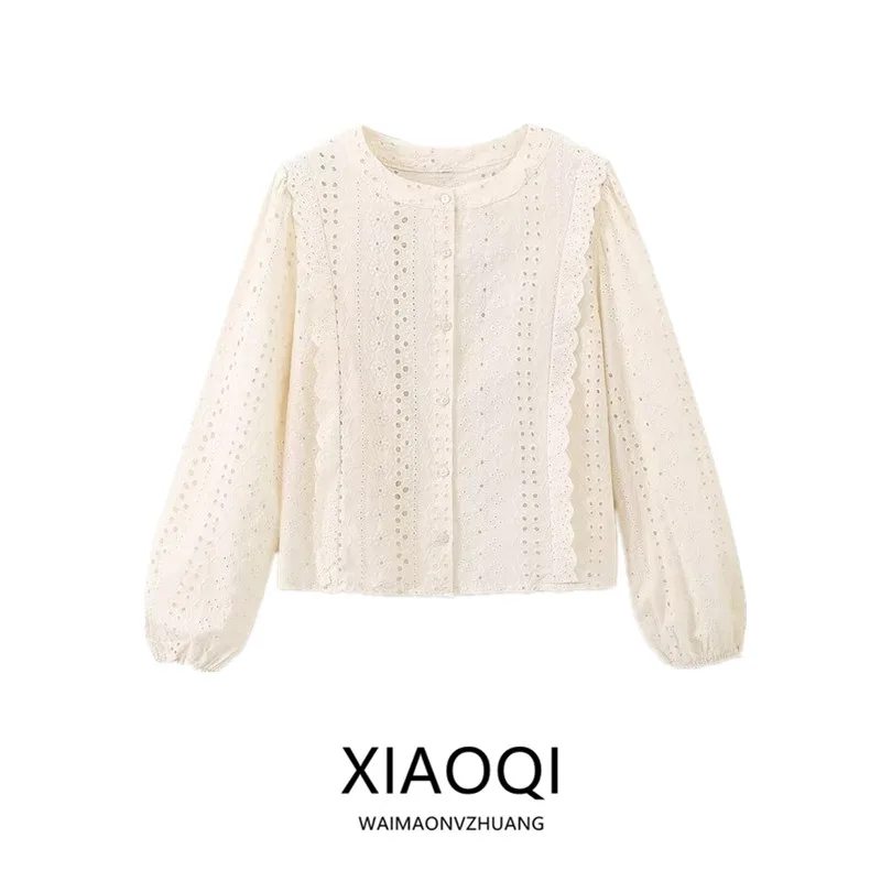 

Summer 2024 Women's Loose Versatile Design Sense Hollow Embroidery Top New Arrival Faionable Long Sve V-ne irt