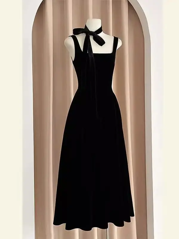 

Ele Long Velvet Gown with Strap for Important Ocns Bla Evening Dr Suitable for Wedding Par Performance And Da...