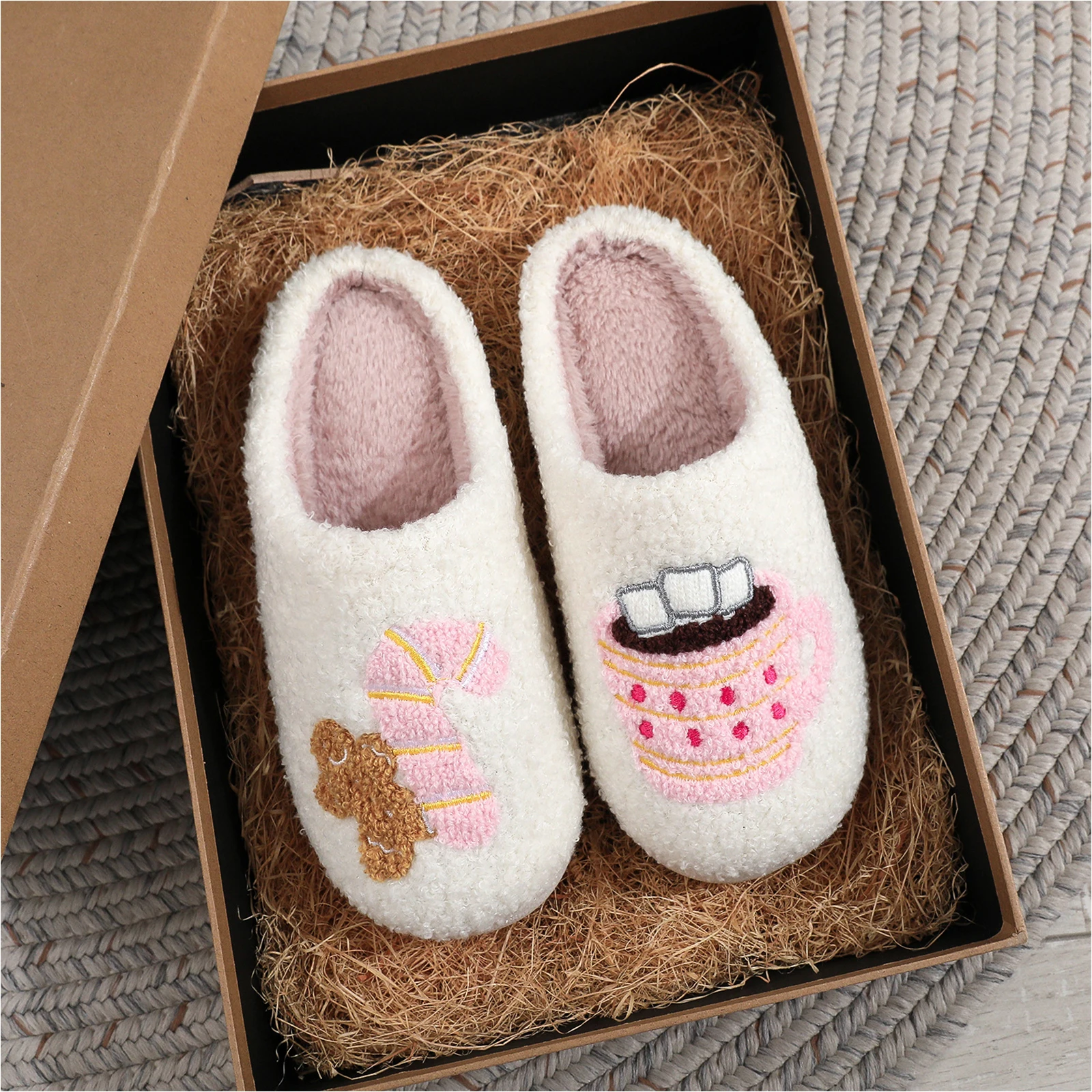

Unisex Christmas Slippers Cozy Fuzzy Slippers Cute Fuzzy Warm Slip On Slippers for Bedroom Living Room Garden Yard