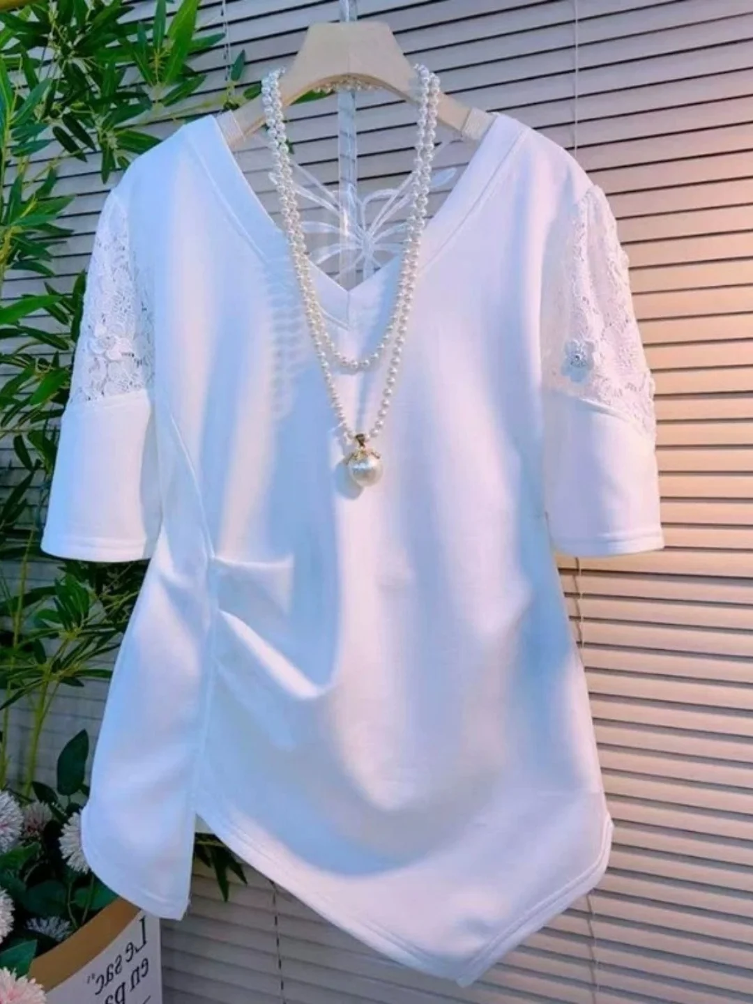 Elegant Lace Splice Short Sleeve T-Shirt Women plus Size  Rhinestone Back Hollow out V-Neck Casual Style Summer Top