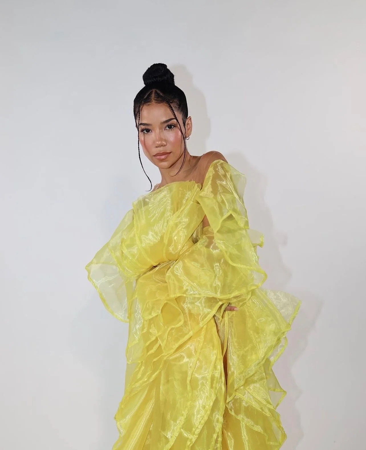 Accattivante abito in organza giallo con volant completo a strati abiti da festa da ballo collo trasparente lunghezza pavimento chic abito lungo da compleanno personalizzato