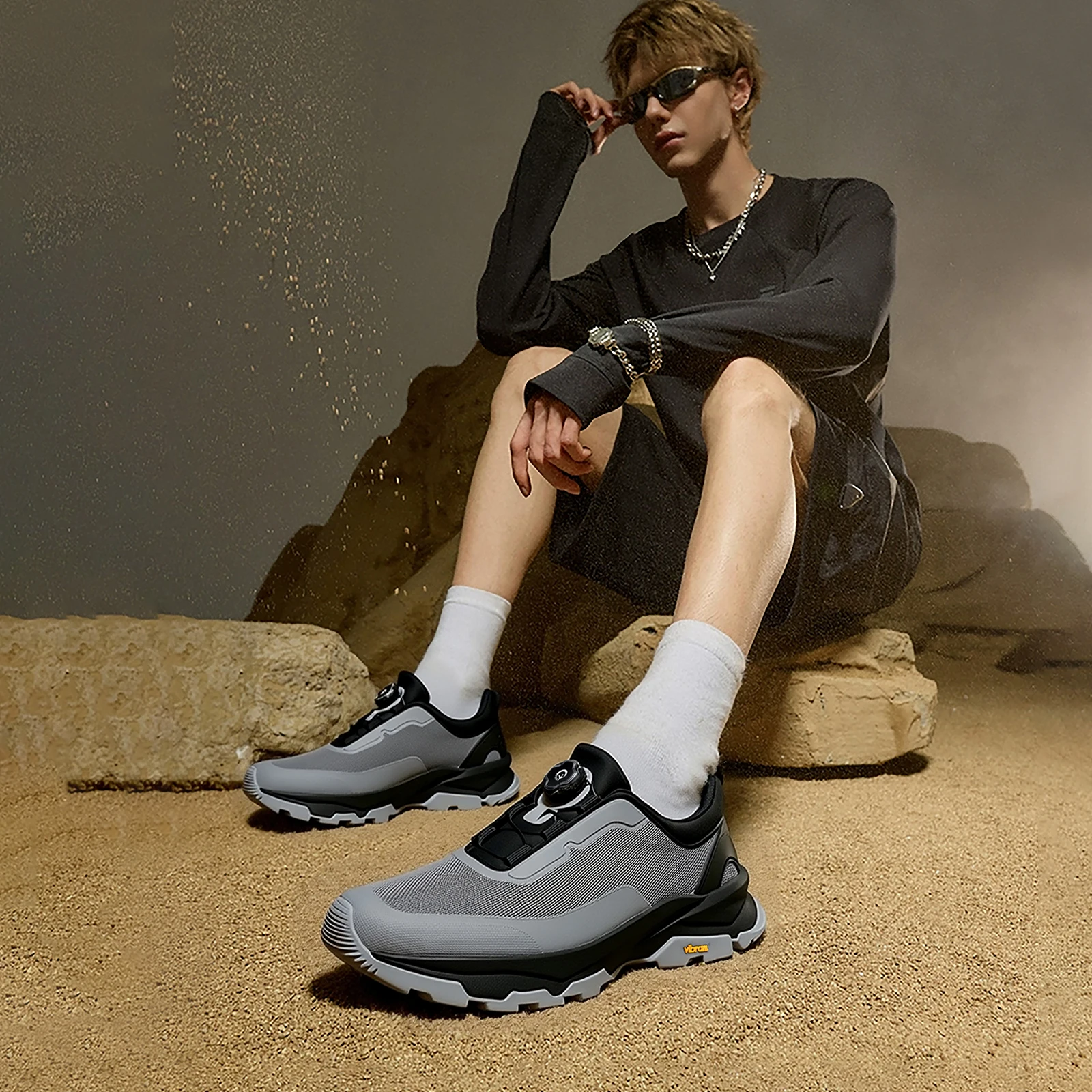 Classic Versatile Men's Sneakers Solid Color Minimalist Design Stylish Retro Men's Casual Shoes Lightweight and Comfortable