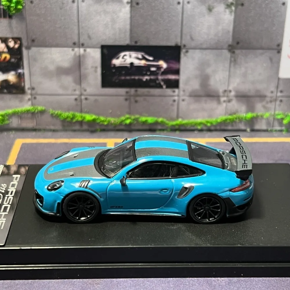 1/64 Diecast Scale Porsche 911 GT2 RS Classic Sports Car Simulation Delicacy Alloy Car Model Static Collectible Souvenir Gift