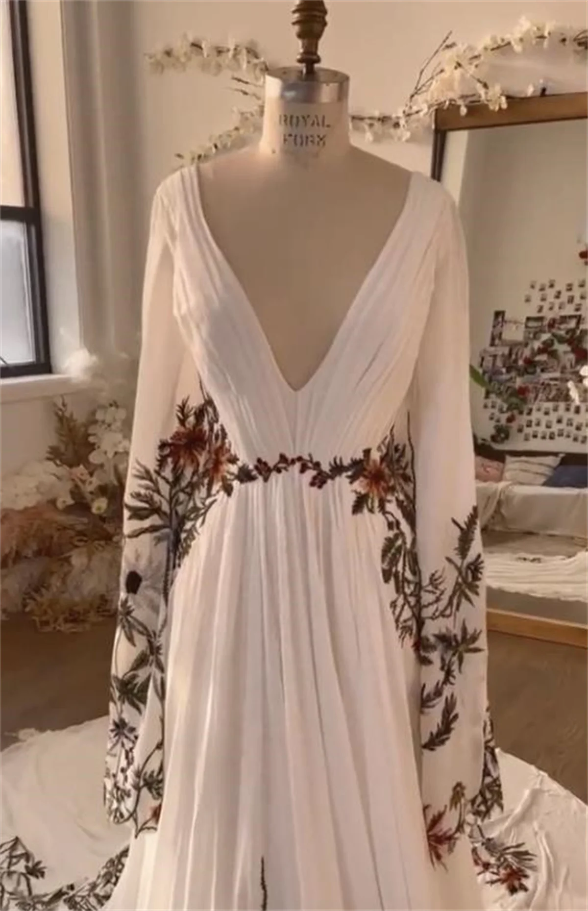 Vestidos De Noiva Personalizados, V Neck, Manga Longa, Split, Folhas De Flores Vermelhas, Vestido branco, Chiffon, Vestido de noite elegante