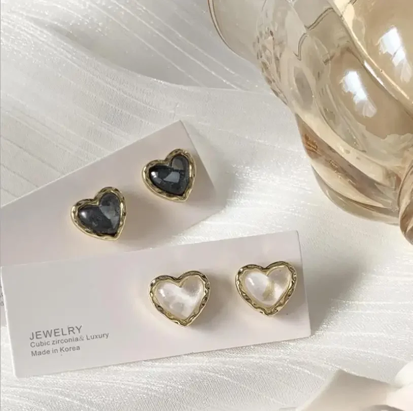 2023 New Arrival S925 Silver Needle Korean Minimalist Cat Eye Gold Color-Edged Small Delicate Heart Earrings